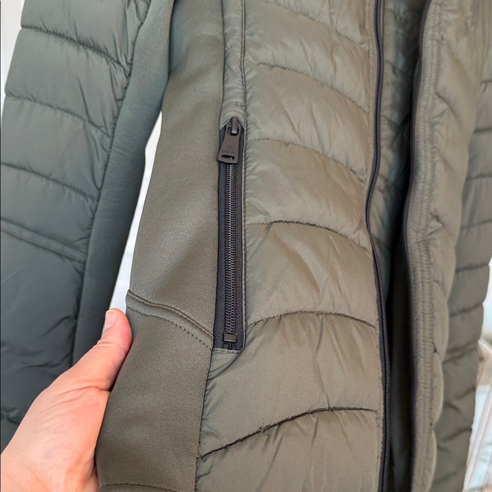 Bernardo Olive Quilted Lightweight Puffer Jacket. As new - Picture 6 of 14
